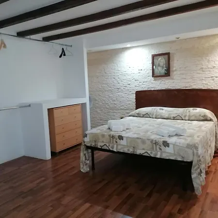 Bed & Breakfast Mille E Notte House 4*
